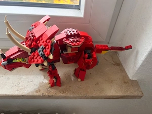 Roter Lego Drachen 