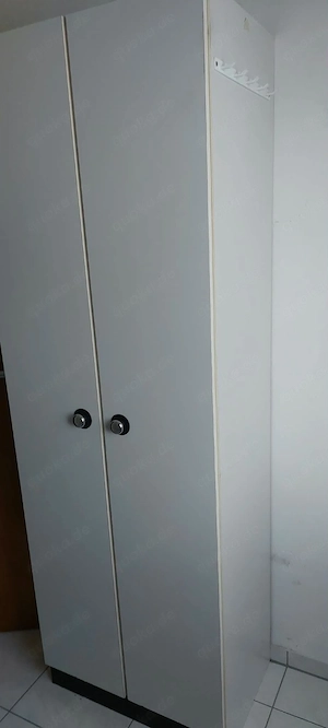 Badschrank gr. 180 x60 x40 cm guter zustand  farbe weiss nur Abholung  20   ... 