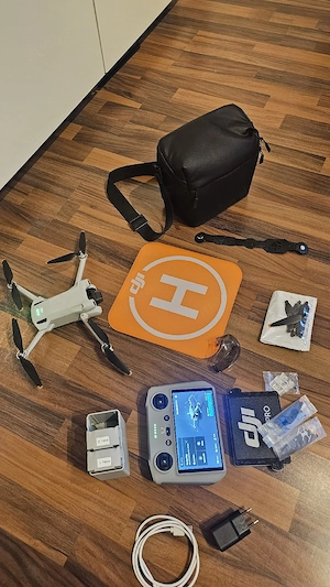 DJI Mini 3 Pro Fly More Combo - RC Controller-3 Akkus   Zubehör