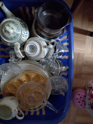 Verkaufe ein Korb gemischtes Geschirr