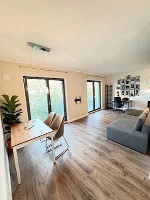 Ruhige, helle 2,5 Zimmer-Wohnung (56m )   Möbliert & bezugsfertig nahe Tierpark (U5 S7)