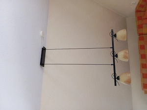 3- flammige Hängeleuchte schwarz mit marmorierten Glasschirm