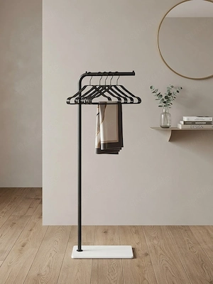 Designer Standgardarobe mit Kleiderbügel