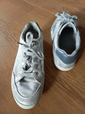 Sneaker Größe 40