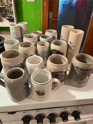 diverse Bierkrüge