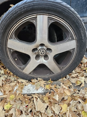 4x Alufelgen 17 Zoll für VW Golf 4 IV (Reifen abgefahren) 