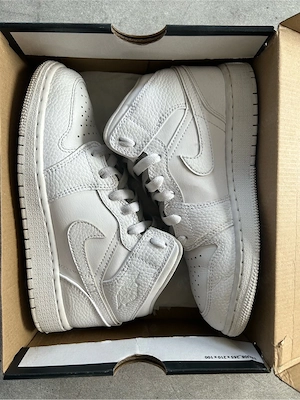 Jordan 1 Mid 