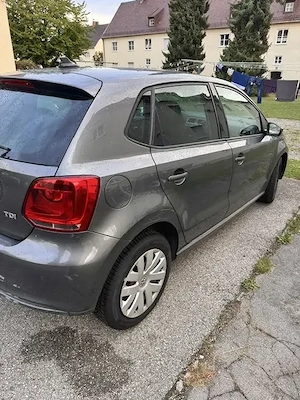 VW Polo 1.6 TDI Navi Einparkhilfe 15Zoll DSG Getriebeschaden    Achtung : Das Auto fährt nicht