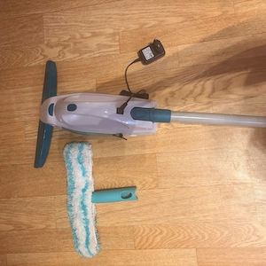 Leifheit Akku-Fenstersauger Dry & Clean mit Stiel & Einwascher   Komplett-Set!