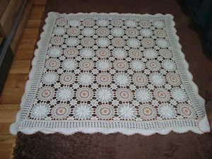 Tischdecke gehäkelt-Handarbeit
