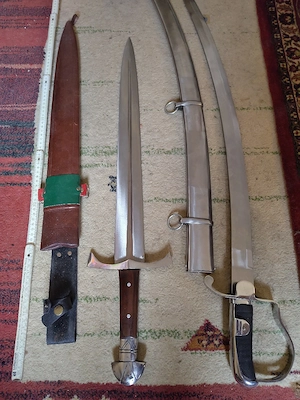 Deko-Schwert (Mittelalter-Stil) & Offizierssäbel mit Scheide