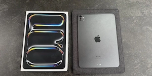 Apple iPad Pro 11" M4 256 GB WiFi Space Black   Paket mit Originalverpackung und Hülle, 96 % Akkukap