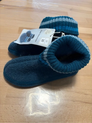 Neues und ungetragenes Paar Kinder Hüttenschuhe   Hausschuhe der Marke Lili&Dan, Größe 30