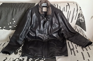 Top Gute Warme Lederjacke mit Fellkragen der Winter kommt