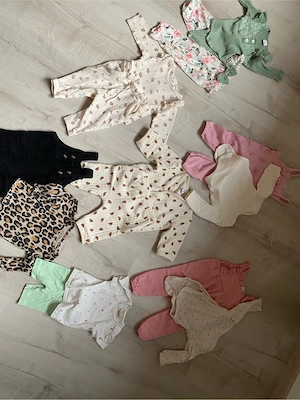 verschiedene Kleidungssets