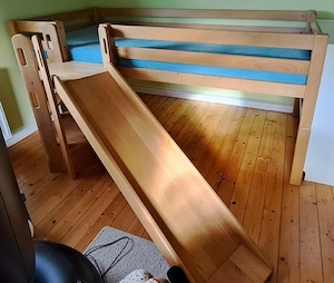 Hochbett mit Rutsche