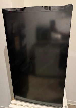 Kleiner schwarzer Kühlschrank 