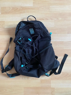 Dakine Rucksack schwarz mit türkisblauen Details