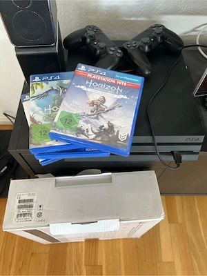 Playstation4 PRO mit 2 Controllern + Spiele