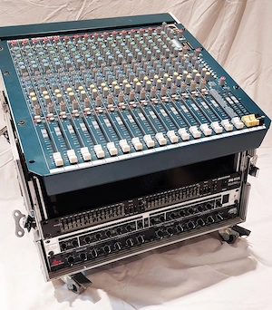 Allen&Heath WZ3 16:2 im Rollcase plus zwei Compressoren und EQ
