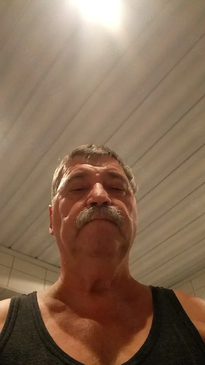 Kuschelfreundin gesucht (ab 60 Jahren)