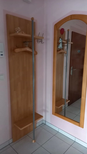 schöne Garderobe sehr guter Zustand