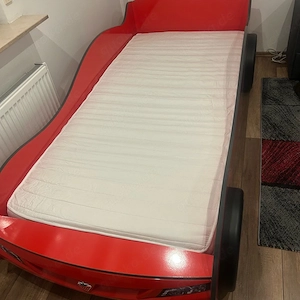 Titel:  ilek Autobett rot mit Matratze   nur 1 Woche benutzt!