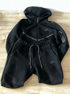 Nike Tech Anzug S M in Schwarz