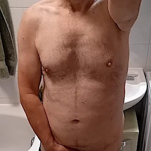 Biete mich als Massier Putz und Lecksklave an nur Frauen 