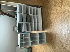 Kunststoff-Rack mit 27 Boxen FB40 Freedom Breeder von Ardewo mit Cupholdern