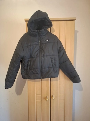 Dicke Winterjacke von Nike gr. XS So gut wie neu!