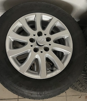 1 Satz Winterreifen auf Leichtmetallfelgen, Dunlop Winter Sport 5