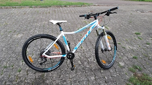 Scott Scale 700 Contessa 27,5er Damen MTB Gr. L  wie neu.