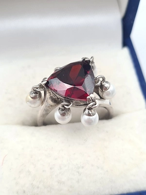 Silberring 925 mit rotem Granat und Perlen-Elementen