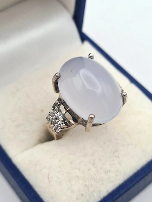 Silberring 925 platiniert mit Chalzedon Cabochon & Zirkonen