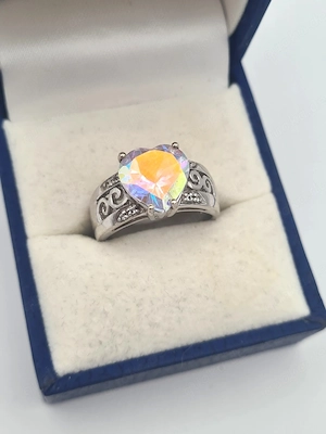 925 Silber Ring mit herzförmigem Stein