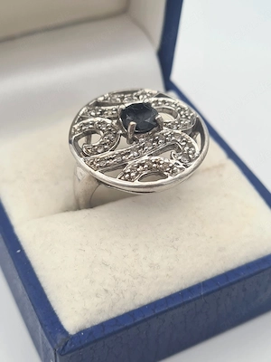 Eleganter 925 Silberring mit schwarzem Spinell & weißen Saphiren