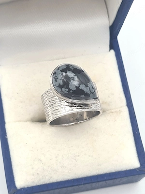Edler Silberring 925 mit Schneeflocken-Obsidian