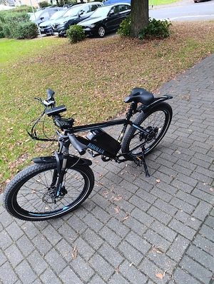 E-Bike mit breiten Reifen, Akku und Ladegerät   gute Zustand