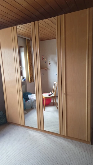 Großer Schrank zu verschenken