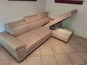 Neuwertiges Schlafsofa mit Stauraum 