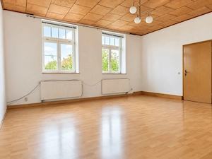 Helle 4-Raum-Wohnung mit Garten und Stellplatz in Ermsleben
