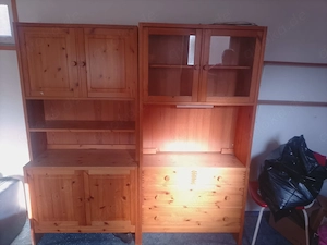 Holzschrank guter Zustand zu verschenken, ebenso zwei reiselofer