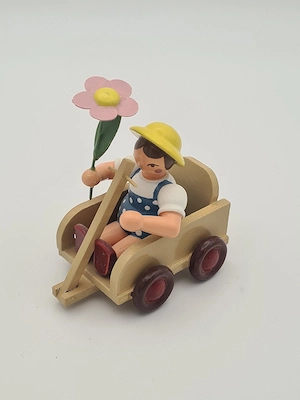 Unger Rothenkirchen Original Erzgebirge Holzfigur Kind im Wagen mit Blume