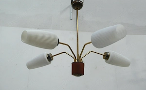 50er SPUTNIK Hängelampe 5-armig Weiße Glasschirme gerillt Teak Sockel Mid Century