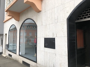  Ihr neues Gewerbe mit Charakter: Hohe Decken, riesige Schaufenster & maximale Flexibilität!