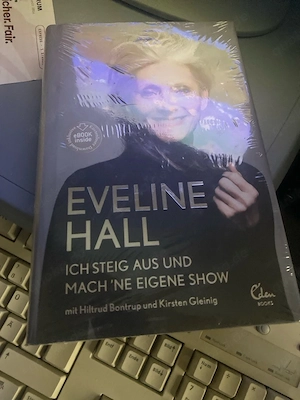 buch eveline hall