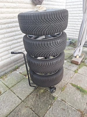 Pirelli Winterreifen für Mercedes und Audi 225   40 R18 92V