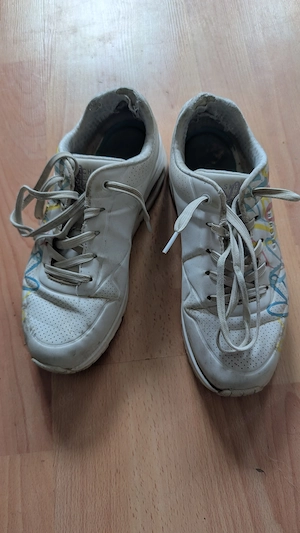 Verkaufe abgenutzte Schuhe
