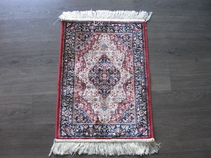 Kleiner Orientteppich aus Seide, Creme & Blau   69 x 50 cm